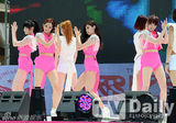 组图：Girls Day新专辑SHOWCASE 大秀性感舞姿