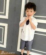 组图：华少爱子照片曝光 5岁米乐活泼可爱