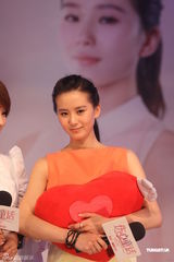 组图：《伤心童话》见面会刘诗诗胡夏甜蜜互动