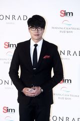 高清组图：李孝利神话Eric秀智等出席严泰雄婚礼