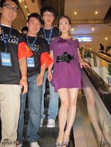 组图：传芙蓉姐姐瘦身仅85斤 紫裙现身秀身材