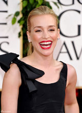 高清图：68届金球奖红毯 派波-普拉伯红唇诱人 