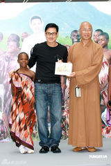 幻灯组图：张学友与非洲儿童合唱 崔健邦不怕被解雇