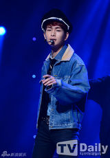 组图：SHINee复古亮相《冠军秀》4minute潮味足