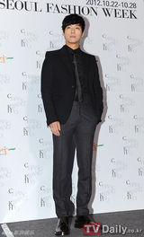 组图：南宫民金智勋等参加首尔时尚周张光孝设计展