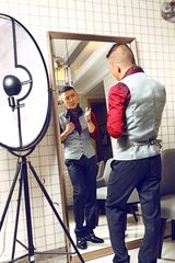 组图：聂远登杂志封面演绎优质男人魅力