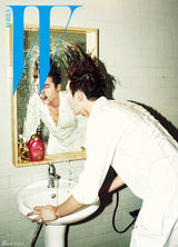 高清图：李钟硕浴室私密写真 穿浴袍耍帅卖萌