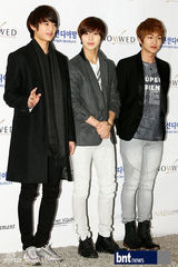 组图：韩笑星洪禄基大婚 SM娱乐家族总动员祝贺