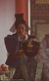 组图：刘诗诗《明妃》清丽 片场笑读剧本可爱