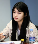 组图：《九家之书》台词排练 李胜基秀智默契