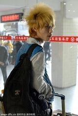 组图：春运中的奇特发型 杀马特洗剪吹抢眼