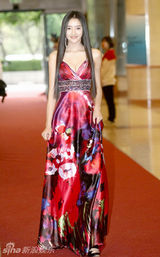 幻灯图：赵卓娜韩国写真曝光 奖项是最大鼓励