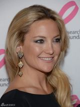 组图：伊丽莎白-赫莉低胸裙亮相乳癌基金会派对