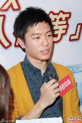 组图：韦礼安赞女友身材好 获粉丝送礼物惹尴尬