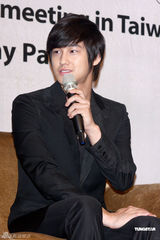 幻灯组图：韩版F4成员金范赴台湾举行粉丝见面会