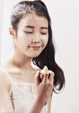 高清组图：韩星IU拍广告写真清纯面貌展无暇肌肤