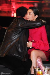 组图：2012新浪微博之夜现场-众星台下热聊