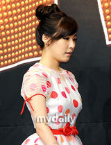 组图：少女时代Tiffany与孙浩英演音乐剧《Fame》