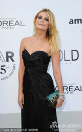 组图：电影界抗艾滋晚宴 章子怡范冰冰优雅亮相