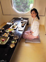 组图：张静初工作花絮照曝光 韩国游上演美食诱惑