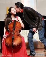 组图：台湾清纯大提琴公主走红 三姐妹秒杀宅男