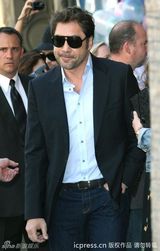 组图：克鲁兹入驻星光大道成西班牙第一人 笑拥德普