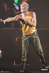 组图：郭富城个唱变型金刚舞台华丽震撼