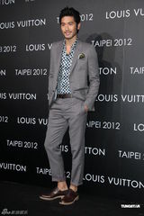 组图：张曼玉亮相台北 谈演戏渴望挑战新角色