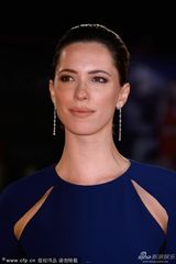 组图：《承诺》首映 豪尔穿长裙显优雅大方