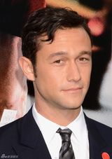 组图：囧瑟夫《致命急件》首映 笑拥红蓝二美