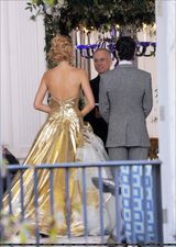 组图：《绯闻女孩》最终季片场 S与Dan浪漫婚礼