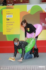 组图：张继聪行善不为荣誉 否认谢安琪贬低学历