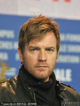 幻灯图集：《捉刀手》亮相 伊万与布鲁斯南比帅