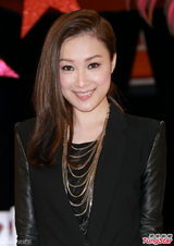 组图：香港女歌手陈僖仪车祸去世 昔日倩影回顾