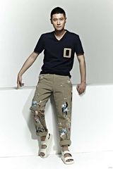 组图：任重最新写真温暖帅气引领流行时尚