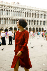 组图：秦海璐威尼斯拍大片 尽显文艺复古气息  