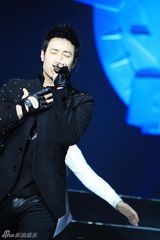 幻灯组图：华语榜中榜成都揭幕 潘玮柏张靓颖站台