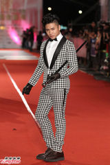 组图：群星亮相金钟奖红毯 林依晨陈柏霖受追捧