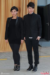 组图：方逸华跪拜邵逸夫 刘德华张学友致祭