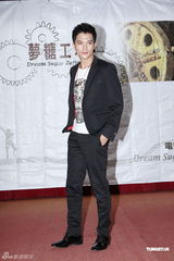 组图：《梦糖工场》开机 邱泽挑战多种乐器