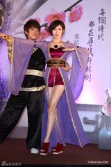 组图：Dream Girls合体代言 古装cosplay耍刀弄剑