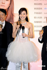 幻灯：江若琳穿白纱化身仙子 蹬高跟鞋热舞记者会