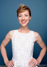 组图：《所有错误的理由》主演拍写真俏丽大方