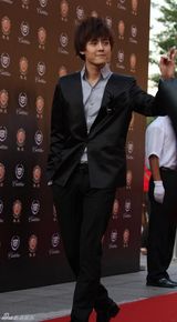 幻灯图集：付辛博获华鼎殊荣 呼吁年轻人投身公益 