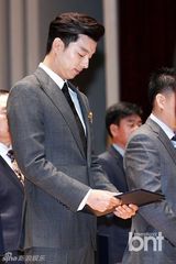 组图：河智苑孔侑出席纳税活动 获总统表彰