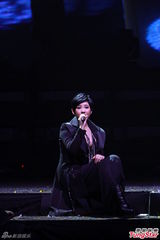 组图：曾志伟薛家燕扮肥姐 郑欣宜隔空寄思念