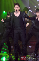 组图：神话合体回归夺《Countdown》冠军风采依旧