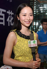 组图：江一燕代言金鸡百花 荣归故里出书献礼