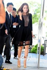 组图：李珉廷柳真人妻争艳 李秉宪娇妻大秀钻戒