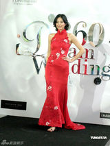 幻灯图：梁靖琪为婚庆公司走秀热吻男嘉宾